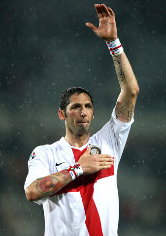 87年主场不败！梅里诺传射建功，阿森纳2-0小蜜蜂十一轮不败领跑（主场87年不败延续！梅里诺传射发威，阿森纳2-0小蜜蜂，十一轮不败继续领跑）