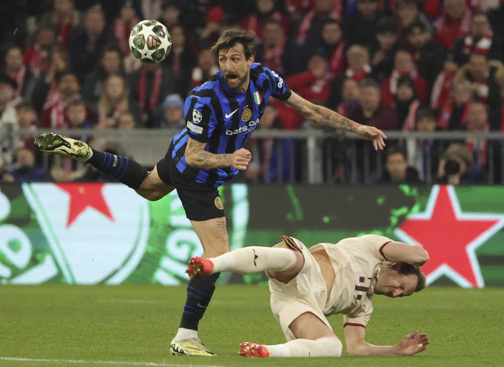 哥本哈根球迷单场向场内投掷83枚烟花，俱乐部被罚15万克朗（哥本哈根因球迷单场投掷83枚烟花被罚15万克朗）