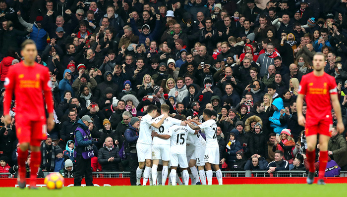 C罗前队友：不喜欢梅西就不喜欢足球！C罗能踢到100岁！（C罗昔日队友：不爱梅西就不算爱足球！C罗能踢到百岁！）