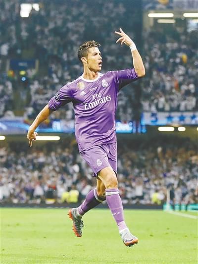 埃贝尔：凯恩已是足坛最伟大球员之一，未来他能竞争金球奖（埃贝尔：凯恩已跻身足坛巨星行列，未来有望冲击金球奖）