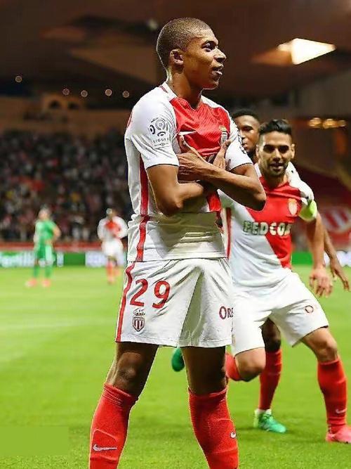 穆帅的本菲卡1米98门将受到英超球队关注，售价在4000万欧元（英超球队盯上穆帅麾下本菲卡1米98门将，标价约4000万欧元）