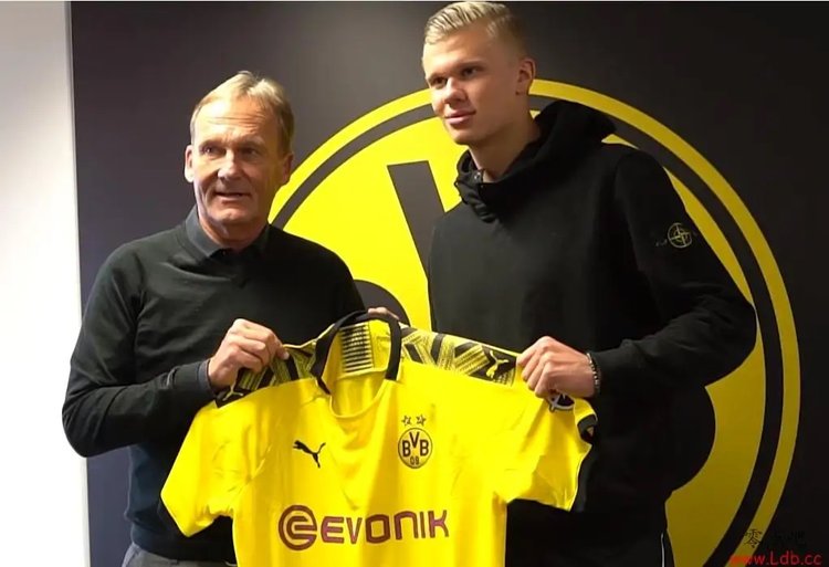 德天空：阿兹努世俱杯训练表现和态度不佳，让孔帕尼感到失望（德国天空体育：阿兹努在世俱杯训练中的态度与表现欠佳，令孔帕尼失望）