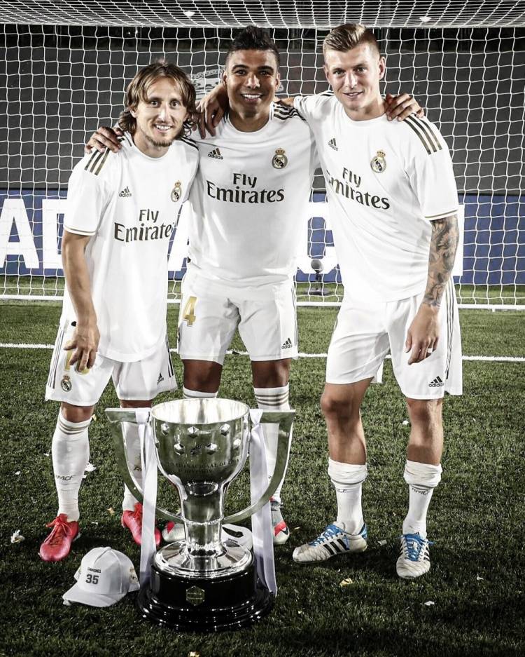 玻利维亚杯发生大规模斗殴，17人被罚下，警方被迫使用催泪瓦斯（玻利维亚杯爆发群殴：17人被罚下，警方动用催泪瓦斯）