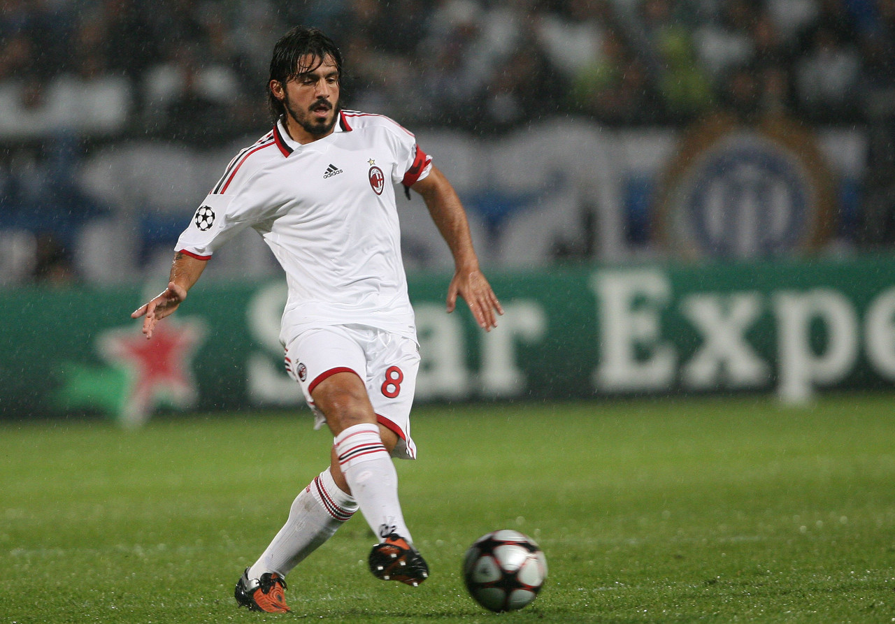 跟队：尤文想送走若昂-马里奥，然后签更有经验更全面的边后卫（随队记者：尤文考虑放走若昂-马里奥，寻求签下一名更有经验且更全面的边后卫）