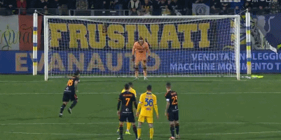 巴塞罗那迎战特内里费：女子足球联赛的巅峰对决（女足联赛焦点战：巴塞罗那对阵特内里费）