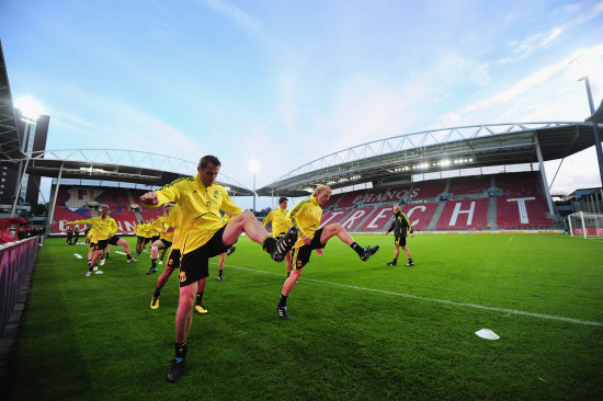 托尼：前锋不应在无意义的跑动上浪费精力，而是更专注于进球（托尼：前锋要减少无效跑动，把精力用在破门得分上）