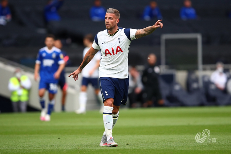 半场战报：国安2-0亚泰，塞尔吉尼奥破旧主，法比奥点射（半场：国安2-0领先亚泰，塞尔吉尼奥反戈旧主，法比奥点球建功）